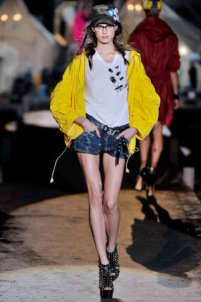 Look 13
